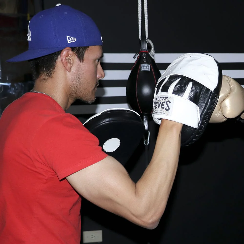 Cleto Reyes Curved Punch Mitts - Image 4