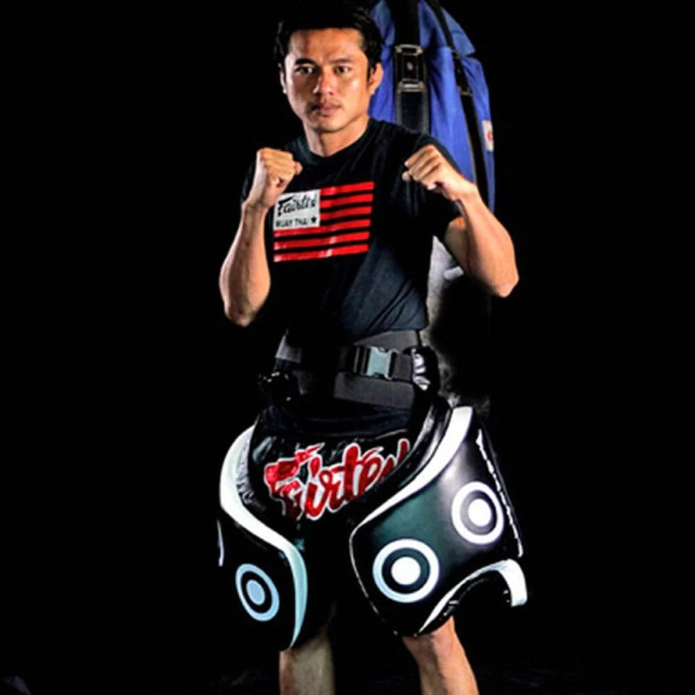 Fairtex TP3 Deluxe Thigh Pads Black - Image 3